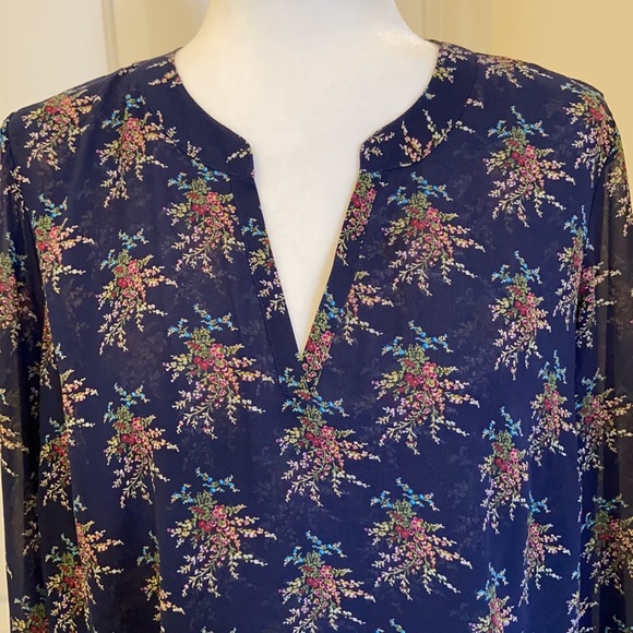 Navy floral top with lined bodice & sheer sleeves EUC - Picture 2 of 11